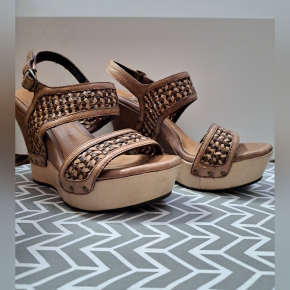 UGG Assia Wedge Platform Sandal Wedge Heels Chocolate Woven 5.5 - Picture 8 of 14